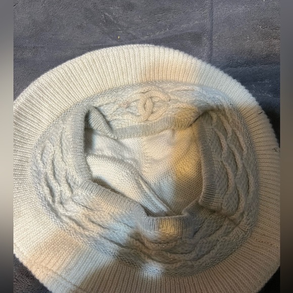 Chanel authentic beret - Picture 2 of 4